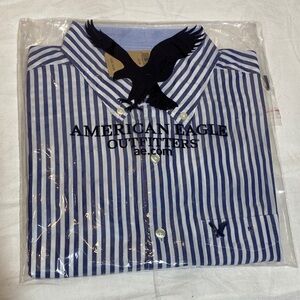 American Eagle Outfitters Men’s Navy and White Striped Button-down Shirt NWT